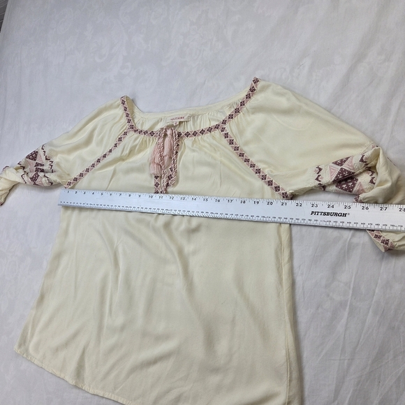 Solitaire Cream Embroidered Blouse Size L - Picture 10 of 12